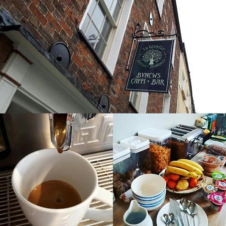 بيت شباب Ty Glyndwr Bunkhouse, Bar And Cafe كارنارفون المظهر الخارجي الصورة