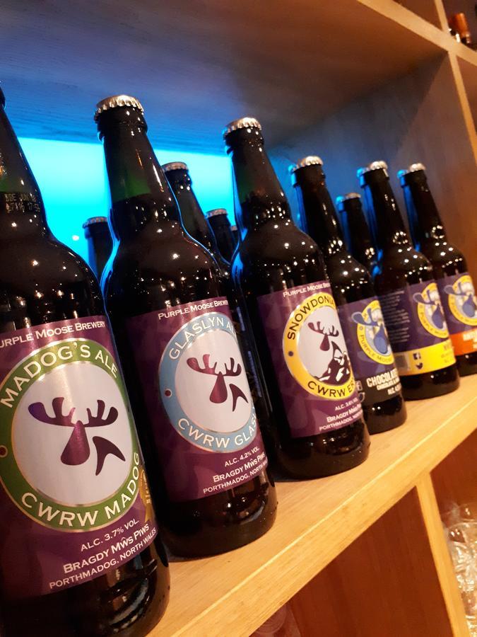بيت شباب Ty Glyndwr Bunkhouse, Bar And Cafe كارنارفون المظهر الخارجي الصورة