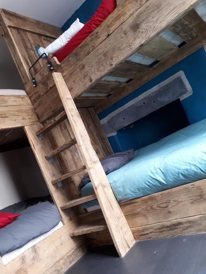 بيت شباب Ty Glyndwr Bunkhouse, Bar And Cafe كارنارفون المظهر الخارجي الصورة
