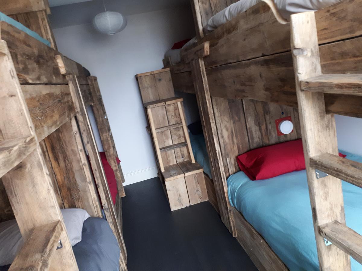 بيت شباب Ty Glyndwr Bunkhouse, Bar And Cafe كارنارفون المظهر الخارجي الصورة