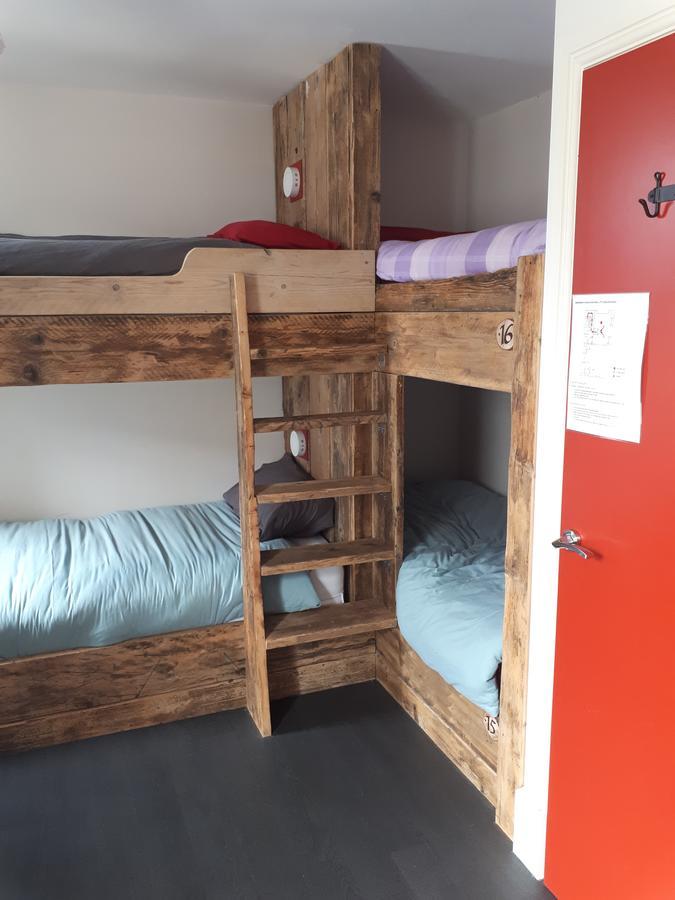 بيت شباب Ty Glyndwr Bunkhouse, Bar And Cafe كارنارفون المظهر الخارجي الصورة