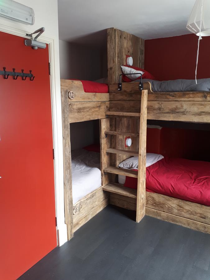 بيت شباب Ty Glyndwr Bunkhouse, Bar And Cafe كارنارفون المظهر الخارجي الصورة