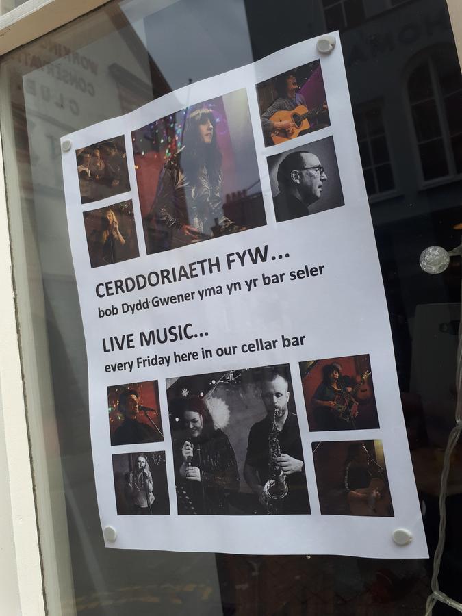 بيت شباب Ty Glyndwr Bunkhouse, Bar And Cafe كارنارفون المظهر الخارجي الصورة