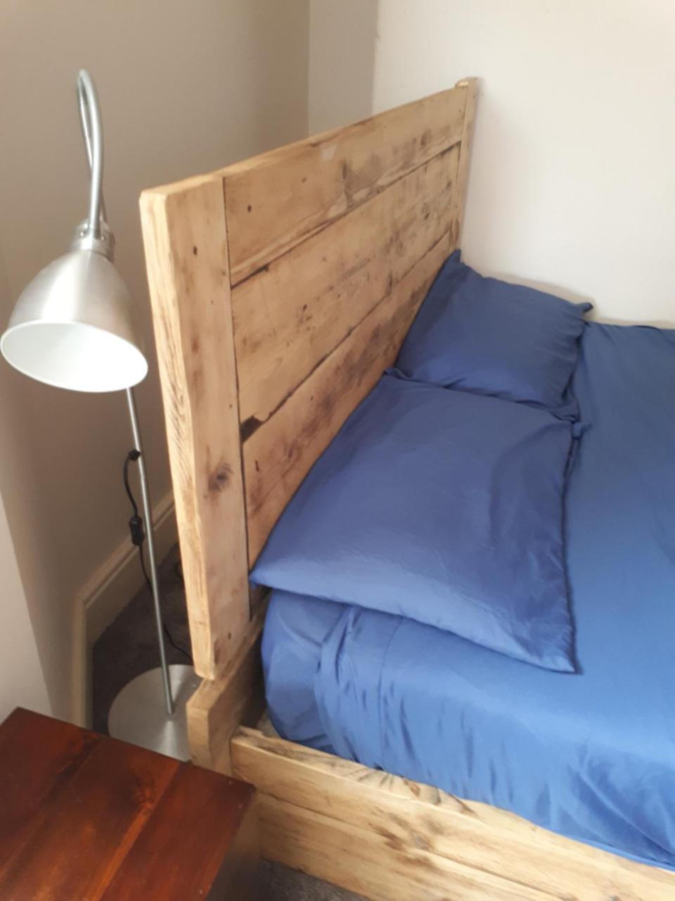 بيت شباب Ty Glyndwr Bunkhouse, Bar And Cafe كارنارفون المظهر الخارجي الصورة
